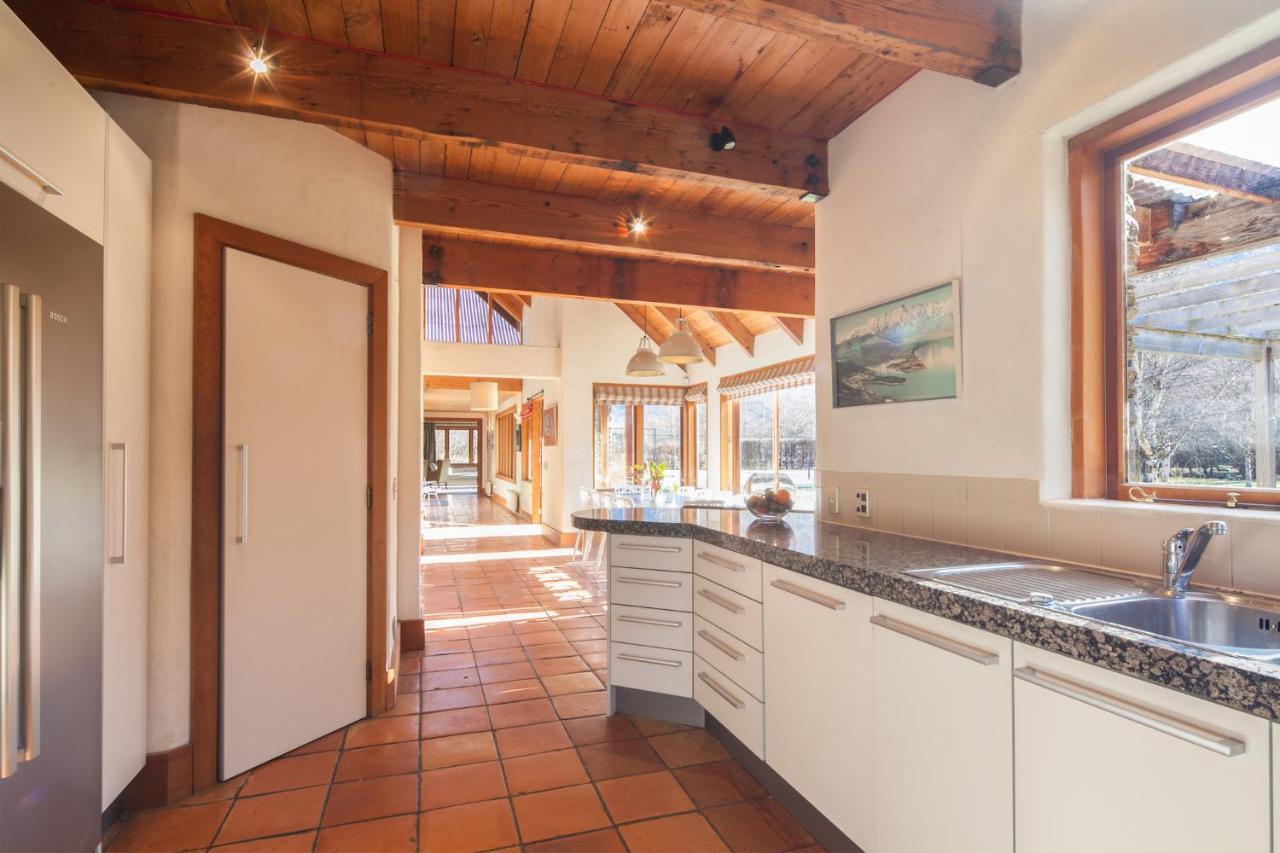 Wharenui Holiday Home By Majordomo 애로우타운 객실 사진